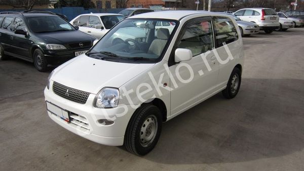 Автостекла Mitsubishi Minica c установкой в Москве